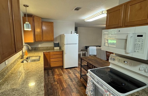 Camdenton House | seasonal lake view it is conveniently located close to Camdenton and surrounding