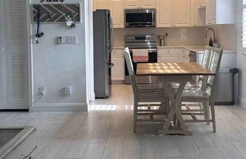 North Naples Condo | Seasonal Naples Retreat – Fully Furnished Turn-Key 3BR/2BA Condo