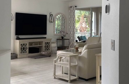 North Naples Condo | Seasonal Naples Retreat – Fully Furnished Turn-Key 3BR/2BA Condo