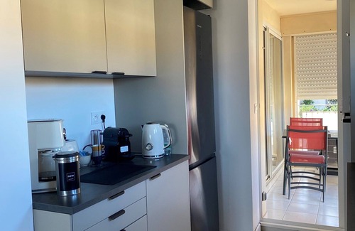 Sanary-sur-Mer Apartment | Seasonal rental T3 quiet, secure residence in the heart of the city center