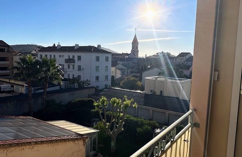 Sanary-sur-Mer Apartment | Seasonal rental T3 quiet, secure residence in the heart of the city center
