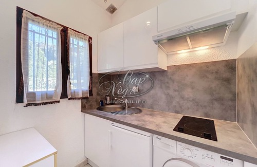 Rayol-Canadel-sur-Mer Apartment | Seasonal rental sea view 4 people residence with swimming pool in Pramousquier