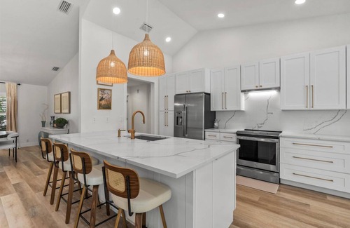 Bee Ridge House | Seasonal Retreat Near Sarasota's Best Attractions !
