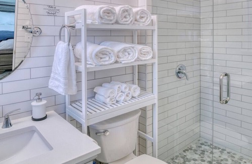 Loomis House | Seasonal Solar-Heated Pool - King and Queen Beds