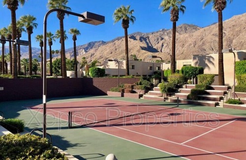 Warm Sands Condo | Seasonal - Updated Condo in Village Racquet Club!