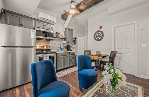 Wallingford Center Apartment | Seasons Hospitality offers all new 1Br with tons of charm