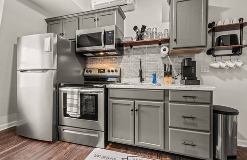 Wallingford Center Apartment | Seasons Hospitality offers all new 1Br with tons of charm