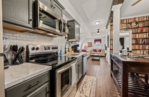 Wallingford Center Apartment | Seasons Hospitality Presents all new large 1BR apartment