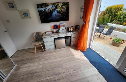 Galmpton Apartment | Seaspot is a 1 bed annex ground floor apartment at stunning Broadsands Beach nr Brixham!