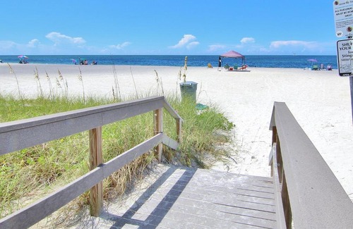 Treasure Island Apartment | SeaSpray Beach Cottage A