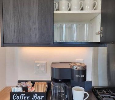 Wallingford Apartment | Seattle Charm, near university,3 BR,W&D, fast wifi
