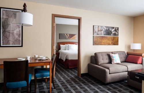 Renton Hotel | Seattle Family Escape: Outdoor Pool, Pet-Friendly, Free Airport Shuttle, 2 Rooms
