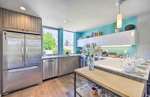 Sunset Hill House | Seattle Retreat w/Canal + Mountain Rooftop Views!