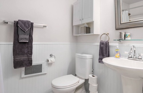 Mann House | Seattle Vacation Home: The Big Top - Modern 5 bedroom, gameroom, sleeps 20