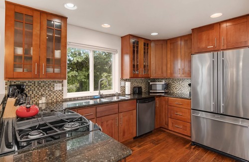 Mann House | Seattle Vacation Home: The Depot - Luxury 3 bed/2.5 bath, great location