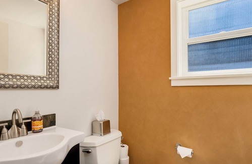 Mann House | Seattle Vacation Home: The Port - 3 bed/2.5 bath, great location