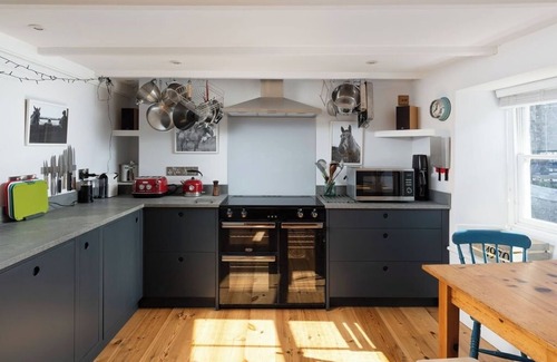 Mousehole Cottage | SeaView-2Br-Sleeps5-Cottage-FastWiFi-WoodBurner