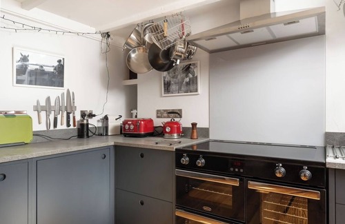 Mousehole Cottage | SeaView-2Br-Sleeps5-Cottage-FastWiFi-WoodBurner