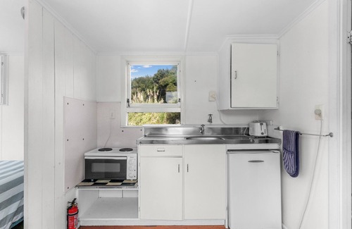 Pakiri House | Seaview and Pohutukawa - Pakiri Beach Retreat