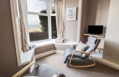 Barmouth Apartment | SEAVIEW APARTMENT, character holiday cottage in Barmouth
