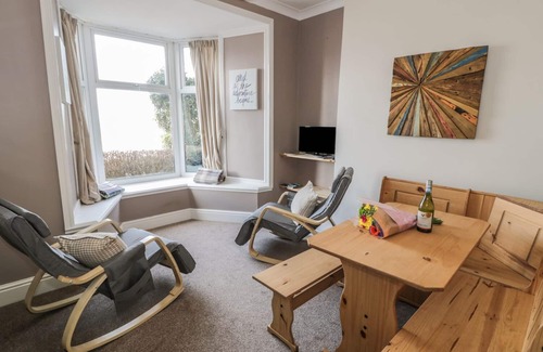 Barmouth Apartment | SEAVIEW APARTMENT, character holiday cottage in Barmouth