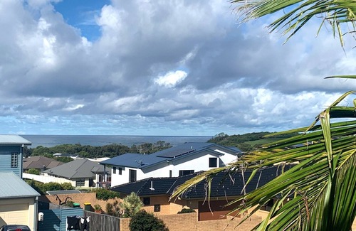 Diamond Beach House | Seaview at Diamond Beach where the dreamy voice of the sea speaks to the soul