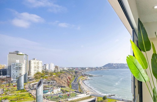 Miraflores Apartment | Seaview balcony King Pacific Ocean Larcomar