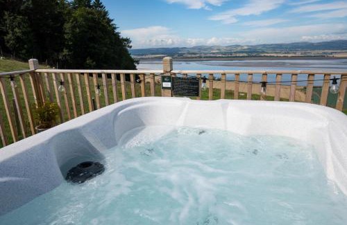 Cupar House | Seaview Cabin Sleeps 2 -Hot Tub -Smart Tv -Parking