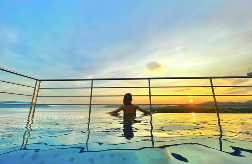Kampung Pokok Asam Apartment | Seaview Cube l w/Rooftop Pool