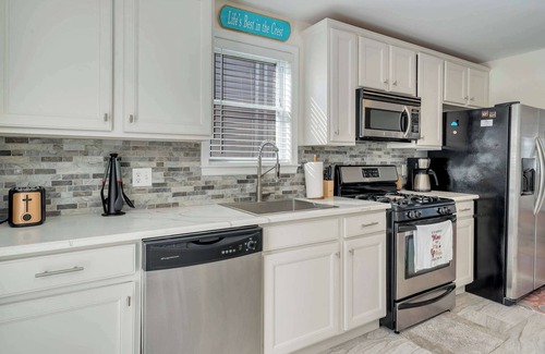 Wildwood Crest Condo | Seaview Escape - 2 blocks from the beach