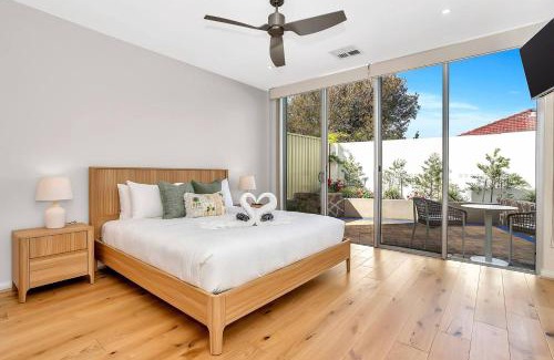 Henley Beach House | Seaview Horizon - Coastal Elegance by Henley Beach