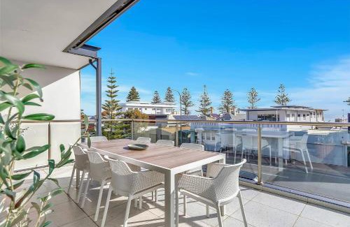 Henley Beach House | Seaview Horizon - Coastal Elegance by Henley Beach