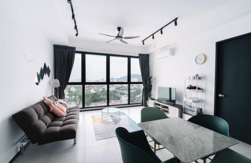 George Town Apartment | Seaview Infinity Pool 3BR 2Carparks 8Pax