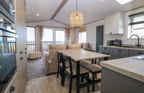 Bacton Cottage | SEAVIEW LODGE, pet friendly, character holiday cottage in Bacton