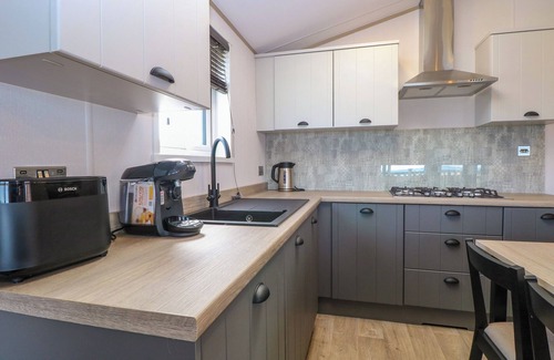 Bacton Cottage | SEAVIEW LODGE, pet friendly, character holiday cottage in Bacton