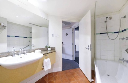 Darwin City Centre Apartment | Seaview Resort Stay King Studio with Tropical Pool