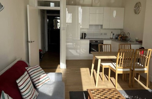 Southsea Apartment | Seaview Retreat & Private Parking