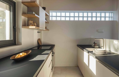 Pogonia Apartment | Seaview Retreat. - Starlink Wi-Fi