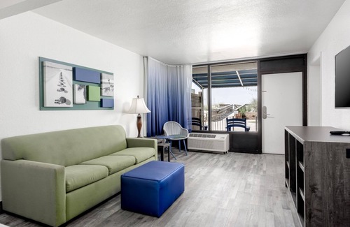 Fort Walton Beach Hotel | Seaview Room Perfect for Wellness Retreat Near Boardwalk on Okaloosa Island