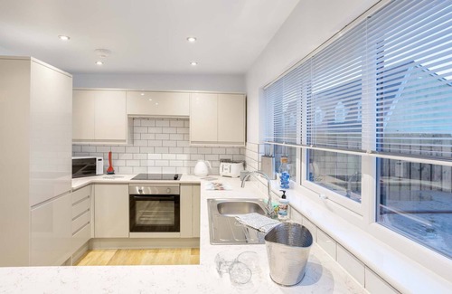 Hele Apartment | Seaview Three Bedroom Residence with Hot Tub