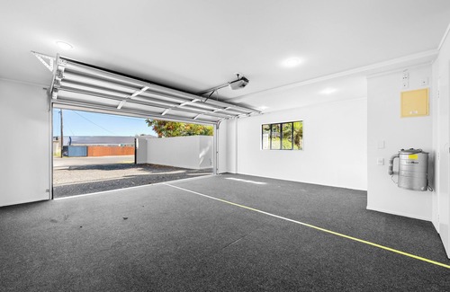 Whenuapai Villa | Seaview Villa near the Harbour.