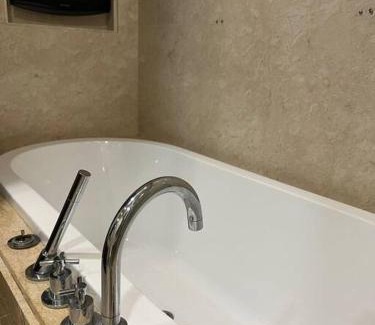 Seri Tanjung Pinang Apartment | Seaview Waterfront at Straits Quay Free Carpark Bathub