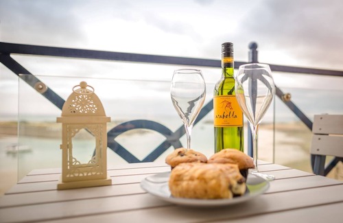 Eastbourne Apartment | Seaviews Sovereign Harbour - adults-only apartment with stunning water views