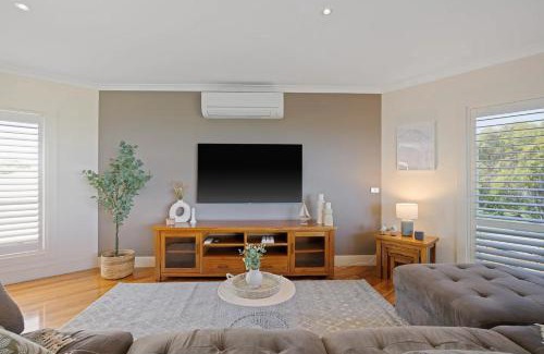 Sunset Strip House | SeaVision Escape by Ready Set Stay- BYO LINEN & TOWELS
