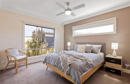Sunset Strip House | SeaVision Escape by Ready Set Stay- BYO LINEN & TOWELS