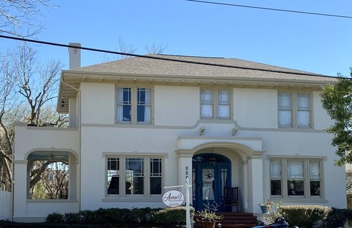 San Jacinto Bed & Breakfast | Seawall Suite @ The AveO! Full Hot Breakfast! 4 Block to Beach! GVR04326