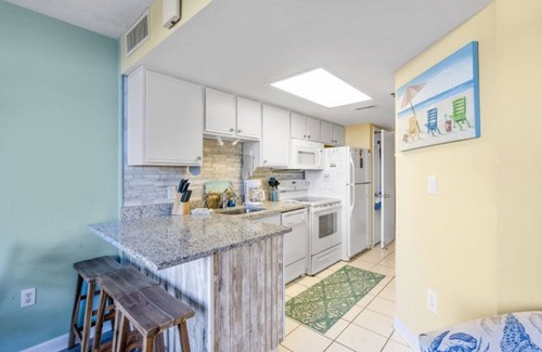 The Dunes Condo | Seawatch Resort South Tower 211 - Ocean Front 1 Bedroom Condo - Pools, Hot Tubs, Lazy River, Fire Pit, Game Room, Restaurant, & Tiki Bar