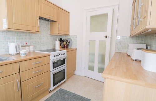 Rhos on Sea Cottage | SEAWINDS, pet friendly, character holiday cottage in Rhos-On-Sea
