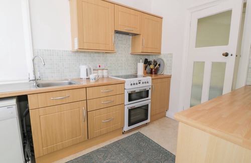 Rhos on Sea Cottage | SEAWINDS, pet friendly, character holiday cottage in Rhos-On-Sea