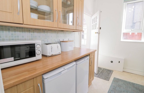 Rhos on Sea Cottage | SEAWINDS, pet friendly, character holiday cottage in Rhos-On-Sea